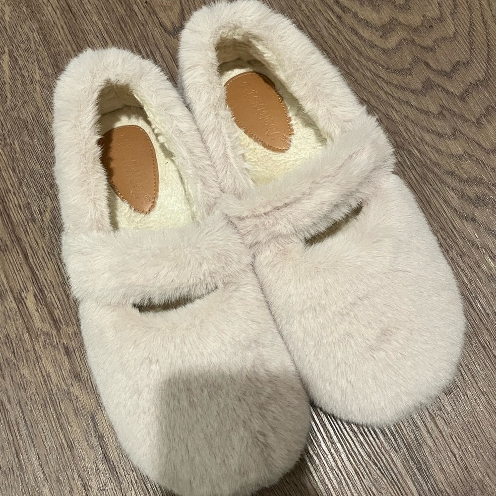 Fluffy shoes size 8 women